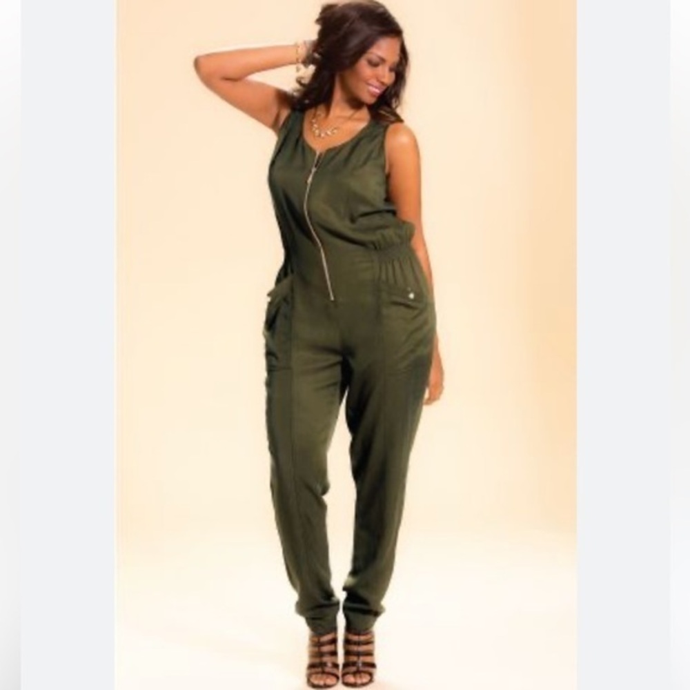 Mynt 1792 women’s olive green sleeveless utility jumpsuit Size 22W